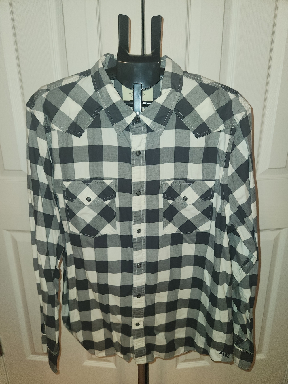 American Eagle Black and White Check Men's Button-Up Shirt